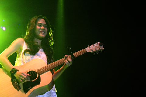 Sheryl Sheinafia All Out Di Jtf Suara Surabaya