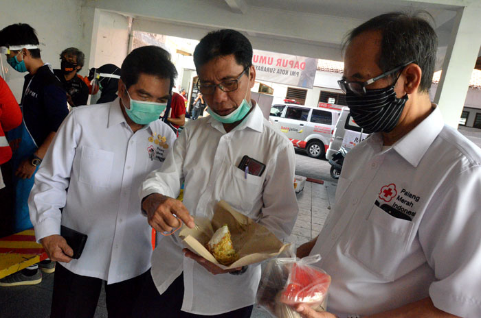 Dapur Umum Pmi Surabaya Salurkan Nasi Bungkus Suara Surabaya