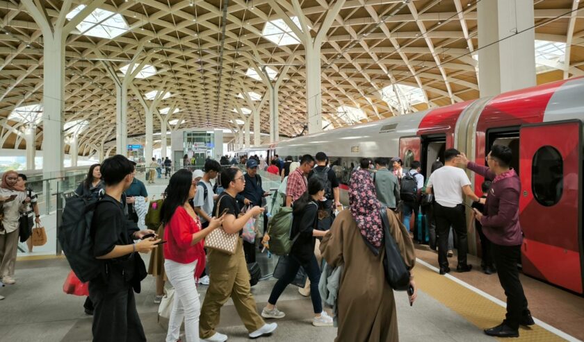 Jelang Masa Libur Sekolah Penumpang Whoosh Capai Ribu Pada Akhir