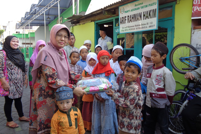 Berbagi Kebahagiaan Di Panti Asuhan – Suara Surabaya