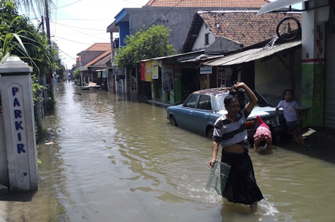 Banjir Belum Surut – Suara Surabaya