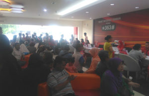 Suasana di Grapari Telkomsel Sidoarjo