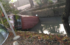 Mobil Masuk Sungai di Injoko