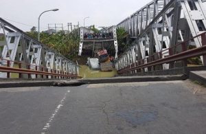 Jembatan Babat Ambrol