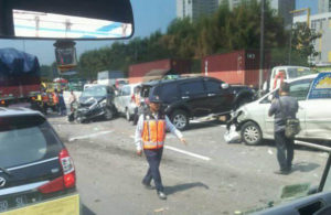 Kecelakaan Beruntun di Tol Perak