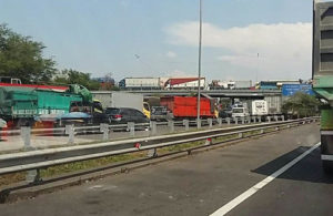 Tol Perak arah Waru Macet