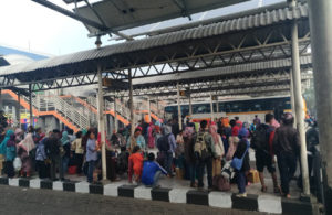 Mulai Ada Antrean Penumpang di Terminal Purabaya #MudikAman2018