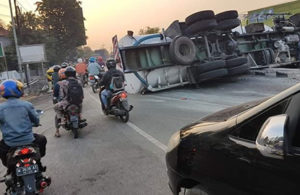 Kecelakaan Truk di AmbengAmbeng Gresik