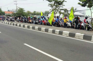 Rombongan Pendemo di Krian