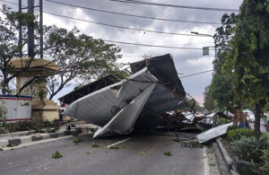 Baliho Roboh di Exit Tol Gresik