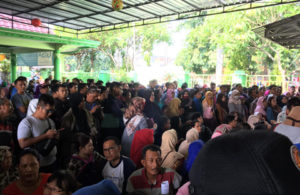 Antrian di Dispenduk Sidoarjo