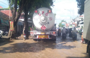 Banjir di Jalan Raya Blega