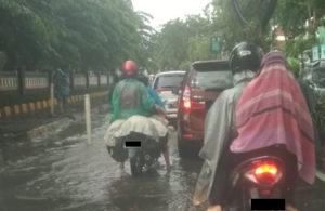 Kondisi Genangan Air di Stasiun Gubeng Baru