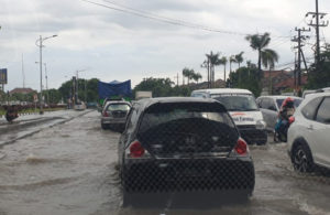 Banjir depan Lippo Plaza Sidoarjo