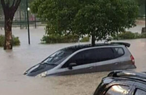 Banjir di depan Pasar Segar Citraland