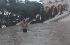 Banjir depan Gereja Santo Yakobus Citraland