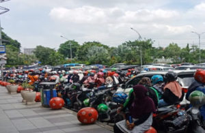 Kondisi Kemacetan depan Royal Plaza Mall