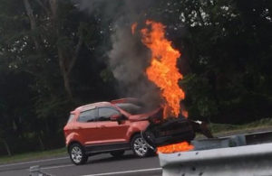 Kebakaran Mobil di Tol Juanda – Waru