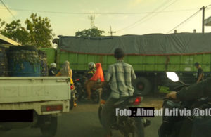 Truk Melintang di Duduk Sampeyan