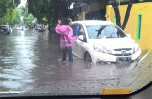 Banjir Di Dekat Polsek Sukolilo