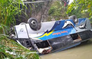 Bus Sugeng Rahayu Masuk Sungai