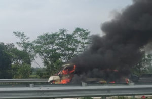 Mobil Terbakar di Tol