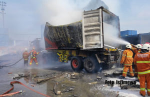 Kebakaran Kontainer di JL Tanjung Tembaga