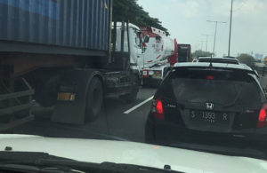 Tol Waru arah Gunungsari Padat