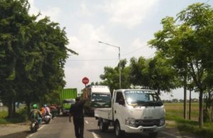 PickUp Mogok di Lingkar Timur Sidoarjo