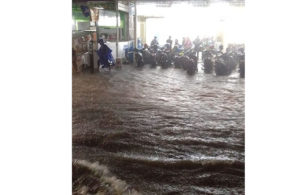 Banjir di Ketintang