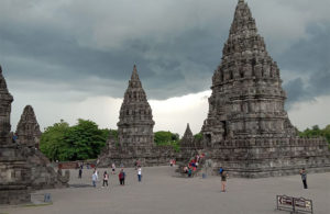 Prambanan Mendung Mesra