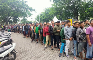 Antrean Tiket Pertandingan Persebaya VS Persija