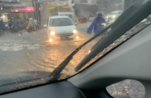 Banjir di Raya Lontar