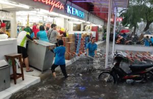 Banjir di Darmo Permai Timur