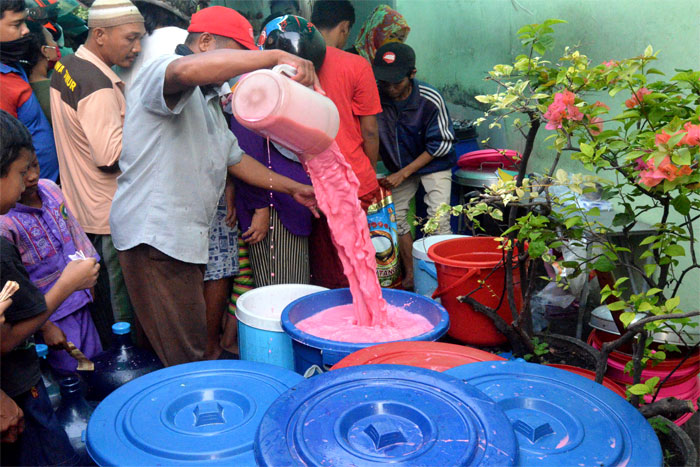 Berbuka Puasa, Antri Es Permen Karet - Suara Surabaya