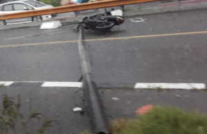 PJU roboh di Flyover Waru