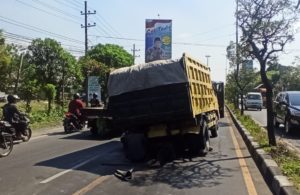 Truk Patah As di Gedangan