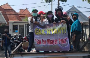 Unjuk Rasa Aliansi Pekerja Seni Surabaya