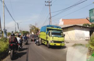 Truk Bermasalah di Ganting Gedangan