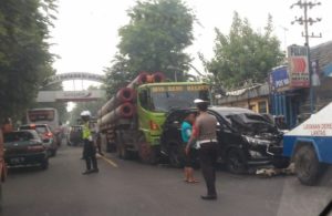 Kecelakaan di Simpang Empat Mertex Mojokerto