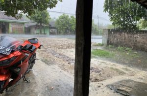 Hujan Deras di Balonggebang Nganjuk