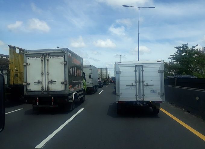 Tol Gunungsari arah Dupak Macet, Selasa (3/11) pagi