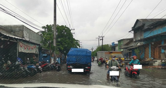 Kondisi banjir di Tambak Sawah imbas hujan deras Jumat (18/12) sore