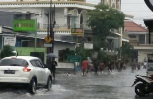 Hujan Lebat Akibatkan Genangan di Kutisari