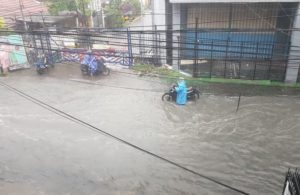 Banjir di Darmo Indah Sari