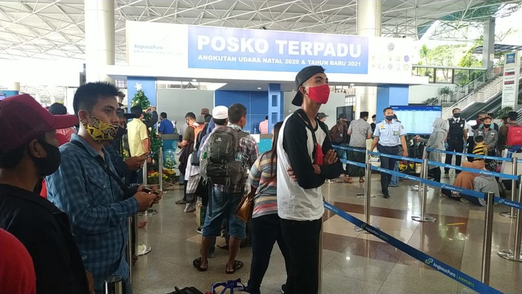 Ratusan Orang di Bandara Juanda Batal Terbang Akibat Antre Rapid Test