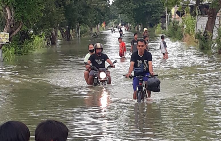 Kondisi banjir di Morowudi depan Makam, Rabu (30/12) pagi (prm)