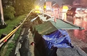 Jalan Tol Surabaya-Gempol Longsor