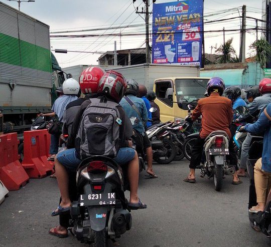 Kemacetan di Simpang Empat Gedangan, Jumat (8/1) siang