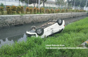 Mobil Terbalik di Sidoarjo